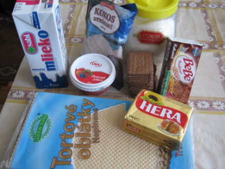 pripravíme si: 2 dcl mlieka, 30 dkg kryštálového cukru, 25 dkg kokosu, 1 heru, marmeládu, nie džem, 2 balíky BB keksy kakaové, oblátky, najlepšie sú tie v modrom obale ale pozor, aby ich bolo 8, lebo sú balené aj po 7 ks